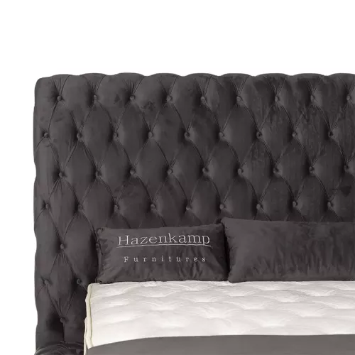Hazenkamp Chesterfield Bed  (200685)